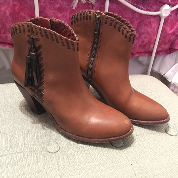 Trask. Booties with tassels and stitching - Picture 2 of 7